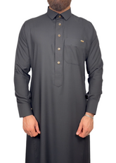 Saudi Qamis – Schwarz – Eleganter Qamis mit goldenen Akzenten – Klassische Passform