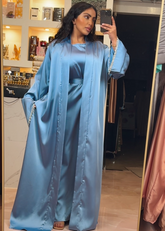 Elegantes Satin 3-Teiliges Offene Abaya Kleid Set mit Strass Verzierungen - Babyblau