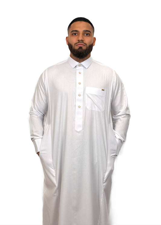 Saudi Qamis – Weiß – Eleganter Qamis mit goldenen Akzenten – Klassische Passform